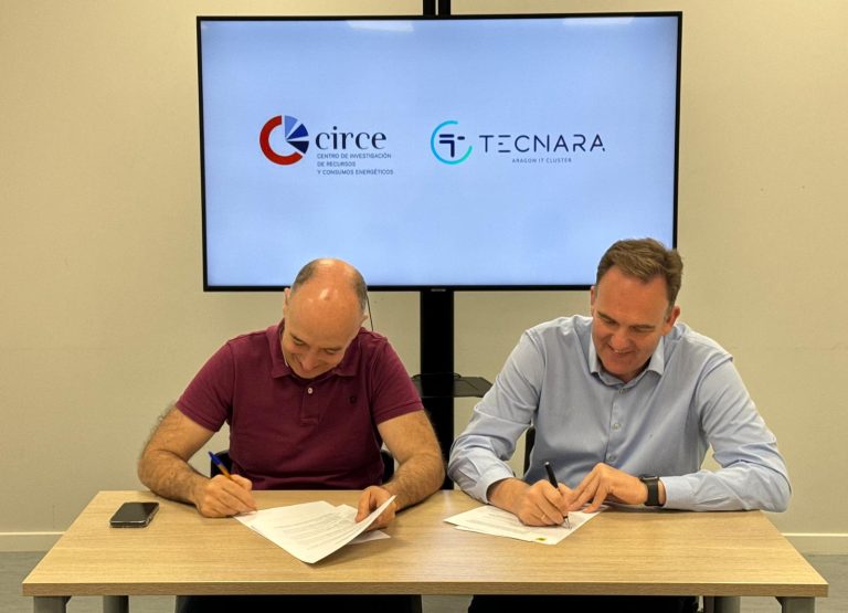 Andrés Llombart y Félix Gil firman la adhesión de CIRCE a TECNARA